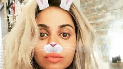 نسرين أمين بشعر أشقر.. ونشطاء: شبه زينة عاشور