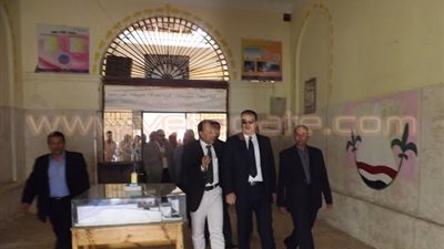 بالفيديو والصور.. محافظ الفيوم يتفقد الصيانة بالمدارس