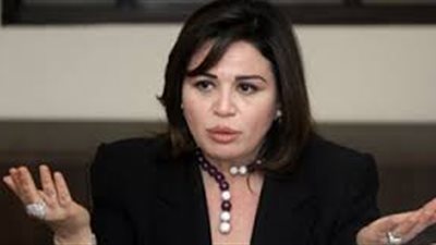 إلهام شاهين: أغلقت هاتفي بسبب «تحرش» أنصار مرسي