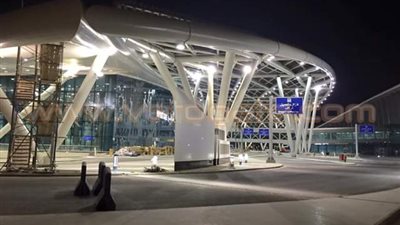 عضو مجلس العموم واللوردات البريطاني يصل مطار القاهرة