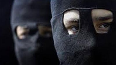 مجهولون يستولون على «وثائق تأمين» من سيارة «بريد» في المنيا