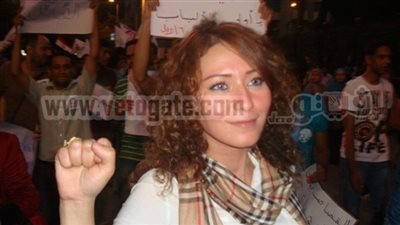 إنجى حمدى: شباب 6 إبريل يواصلون الاعتصام أمام مجلس الوزراء