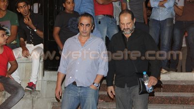 بالصور.. وصول «خالد الصاوى» إلى مسجد عمرو بن العاص مصابًا في قدمه