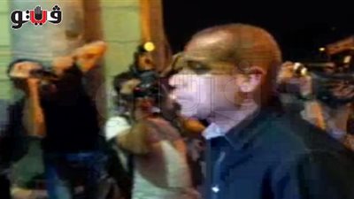 بالفيديو.. وصول «منير وعبد الباقي» لحضور صلاة الجنازة على «صالح»