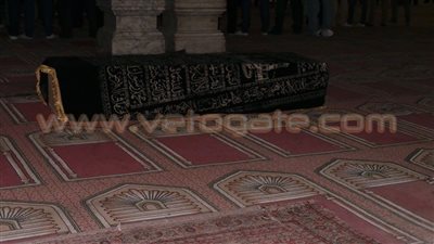 بالفيديو.. تجهيزات بمسجد عمرو بن العاص لصلاة الجنازة على خالد صالح