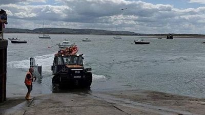 لقطات مؤثرة لمراهقة تودع حبيبها قبل فصل أجهزة دعم الحياة عنه (صور)