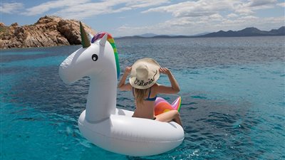 تطور «عوامات» البحر والتهافت عليها بسبب إنستجرام (صور)