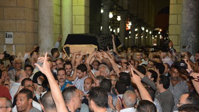 بالصور.. نجوم الفن يودعون خالد صالح إلى مثواه الأخير