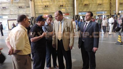 بالصور.. مدير شرطة النقل يتفقد محطة سكك حديد مصر استعدادًا لعيد الأضحى