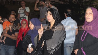 بالفيديو والصور.. دفن جثمان خالد صالح بمقابر «الشافعي» وسط دعاء مودعيه