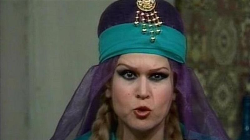  الفنانة سناء مظهر