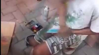 بالفيديو.. صبي يخطف الأنظار بمهارته في الرسم