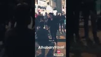 بالفيديو.. رد فعل فتاة طلب شاب الزواج منها في الشارع