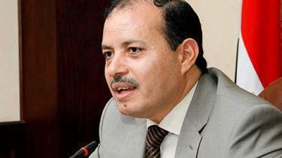 مذيعة بالتليفزيون: 