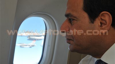 بالصور.. الطائرات الحربية تصاحب الرئيس في رحلة العودة من أمريكا