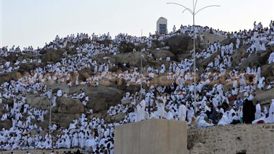بالصور.. ضيوف بيت الله الحرام يتوافدون على صعيد عرفات