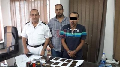 ضبط توك توك بداخله 11 طربة حشيش خلال حملة مرورية بالطريق الزراعي