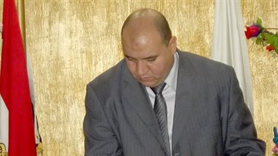 نقيب معلمى الفيوم ينفى شائعة عدم صرف مرتبات أبريل