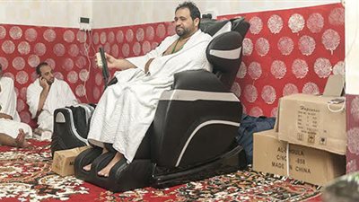 بالصور.. مخيمات رجال الأعمال في الحج «مساج وبوفيه مفتوح وخدمات أخرى»