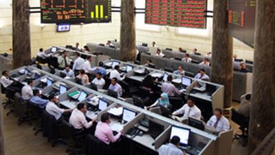 البورصة تهوى إلى المنطقة الحمراء وتخسر 390 مليون جنيه
