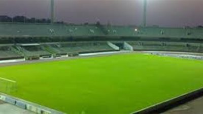 عبد الهادي ويوفانوفيتش يعاينان ملعب السلام قبل لقاء الزمالك والإنتاج