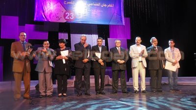 الحفل الختامي لنوادي المسرح الثالث والعشرين.. دقيقة حداد على روح الفنان خالد صالح.. شارك بالمهرجان نحو 4 آلاف مسرحي بـ222 عرضا.. ووزير الثقافة يوزع جوائز المهرجان.. وتكريم فردوس عبدالحميد وآخرين