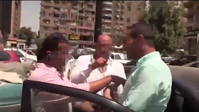 أول صور لمسئول بشركة بترول أثناء تقاضي رشوة بمدينة نصر