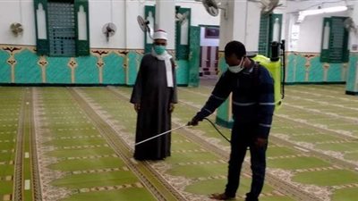 بعد ارتفاع إصابات كورونا.. حملة نظافة وتعقيم في مساجد سوهاج | صور