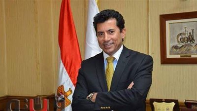 هشام حطب يزوره بالمستشفى.. استقرار الحالة الصحية لوزير الرياضة