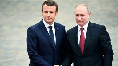 ماكرون: العلاقات مع روسيا تحتاج للحوار والعقوبات