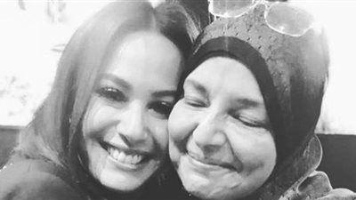 رسالة مؤثرة من هند صبري عن والدة أحمد خالد صالح