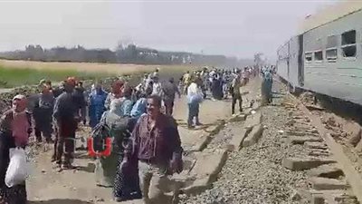 بث مباشر..اللقطات الاولي لرفع قطار القليوبية