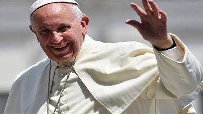 بابا الفاتيكان يعرب عن قلقه من تصاعد النشاط العسكري في أوكرانيا