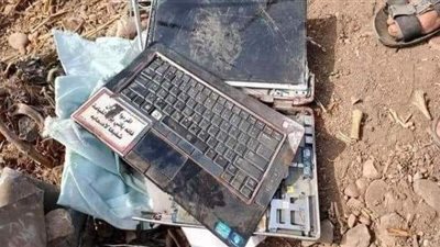 مشاهد مؤلمة من حادث طوخ.. لاب توب مكسور مدون عليه «اقرءوا القرآن».. وسيدة تبكي جثة زوجها.. كشكول ملطخ بالدماء.. وأشلاء على القضبان