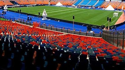 الحكام يعاينون أرضية استاد القاهرة قبل مباراة القمة 121