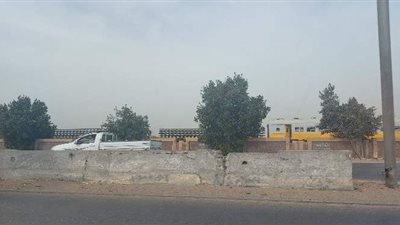 استمرار رفع آثار حادث انقلاب قطار طوخ.. وكردون أمني حول المنطقة | صور