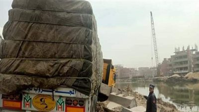 حادث تصادم بين سيارتي نقل ثقيل على طريق «بنها - كفر شكر» | صور