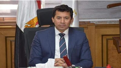 بعد تعرضه لحادث.. وزير الشباب والرياضة يغادر المستشفى