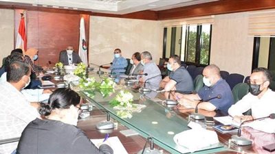 بعد ارتفاع الإصابات.. محافظ سوهاج يعقد اجتماعا لبحث مستجدات كورونا
