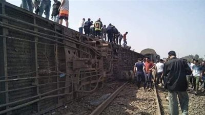 آخر تطورات حادث قطار طوخ.. الأجهزة الأمنية تواصل رفع آثار الحادث.. المرور يمنع التكدسات.. وشهود العيان يروون تفاصيل الحادث
