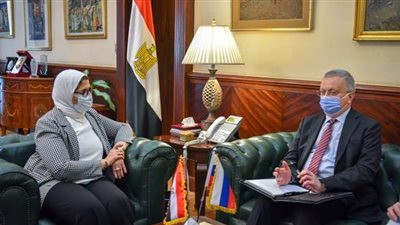 الصحة تستقبل السفير الروسي لبحث سبل توفير لقاح 