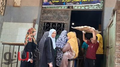 رمضان خيره كتير.. مبادرة صاحب مخبز لتوزيع الخبز مجانا على أهالي قريته في رمضان بالغربية | فيديو وصور