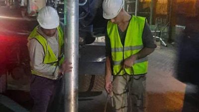 تطهير شبكه الصرف الصحي بشارع ربيع الجيزى