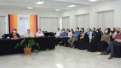 الجامعة الألمانية بالقاهرة تناقش سلامة لقاحات فيروس كورونا