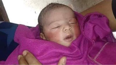 العثور على طفلة حديثة الولادة داخل صندوق قمامة بالمنوفية