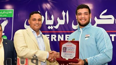 محافظ الدقهلية يكرم بطل أفريقيا في المصارعة الروماني| صور