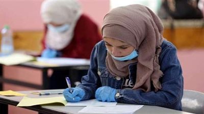 طلاب الثانوية العامة يؤدون اليوم الامتحانات التجريبية باليوم الثاني