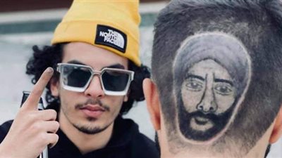 مصفف شعر ليبي يرسم وجه محمد رمضان في مسلسل موسى على رؤوس المعجبين | صور