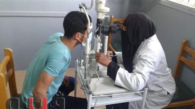 كشف وعلاج ونظارات مجانا لـ70 مواطنا في قافلة طبية ببني سويف