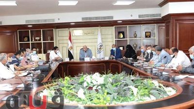 محافظ بني سويف يوجه بالإسراع في تنفيذ مشروعات الخطة الاستثمارية